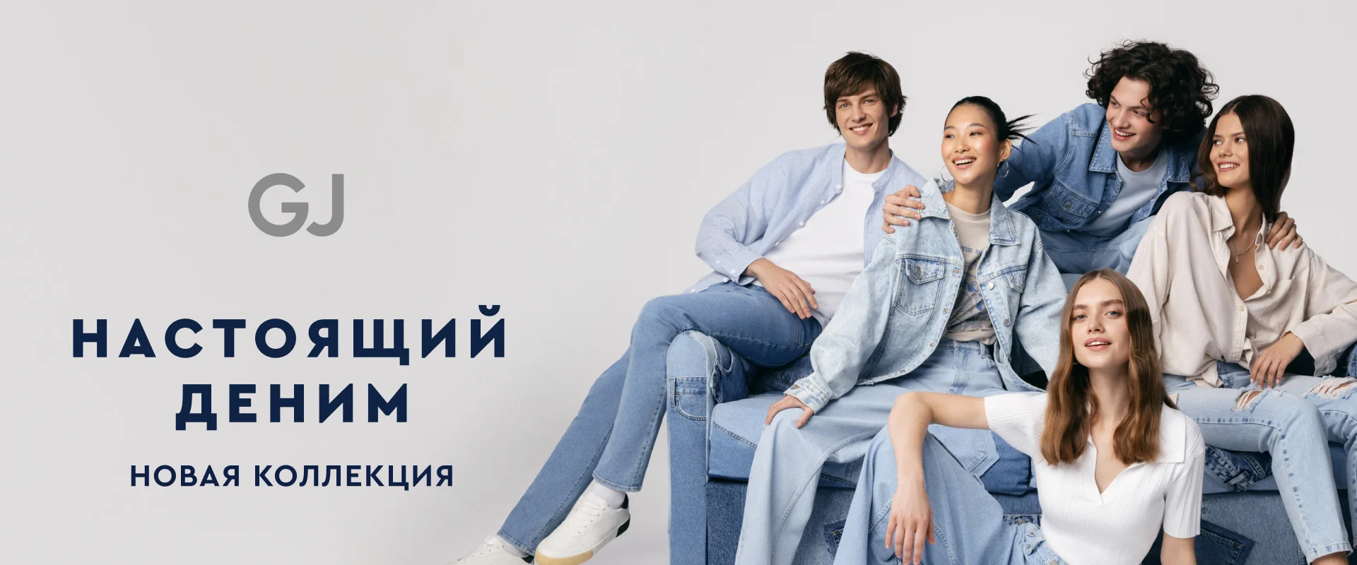 логотип на фоне оборудования